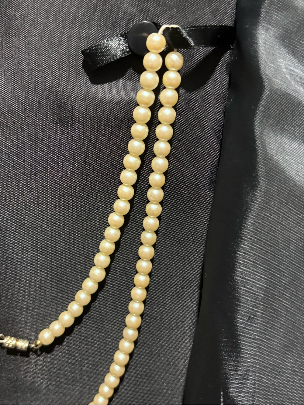 Vintage Classic Pearl Strand Necklace - Cream Pearls - Picture 11 of 13